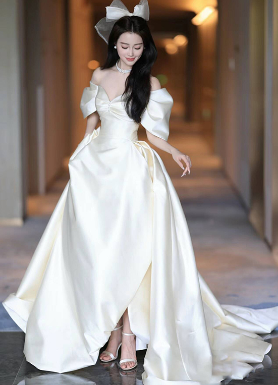 The main responsibilities of the wedding consultant