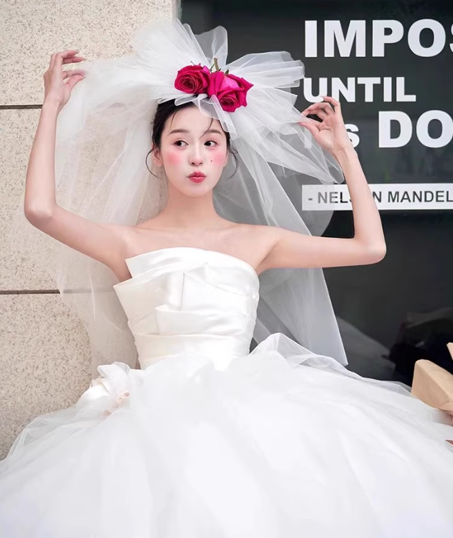 How is the level of Victoria's wedding photography, modeling and makeup artist and the evaluation of